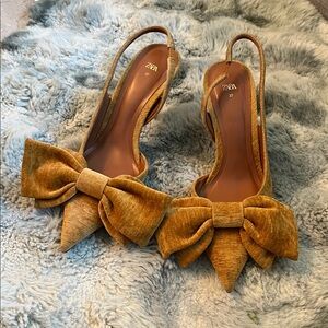 Zara Women's Gold Bow Heels